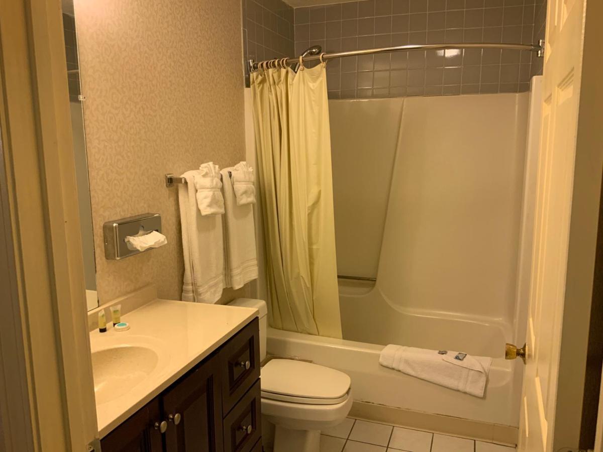 Regency Inn & Suites West Springfield Bagian luar foto