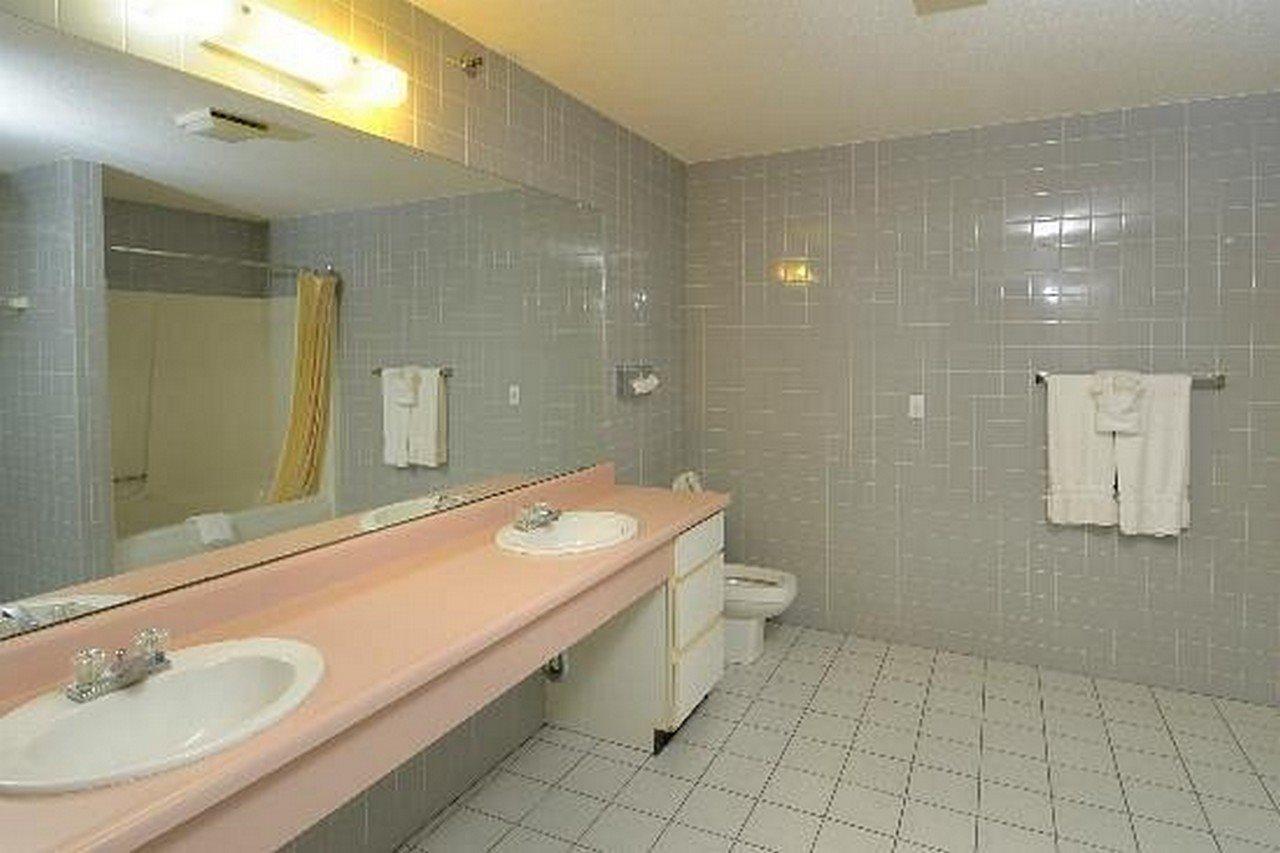Regency Inn & Suites West Springfield Bagian luar foto