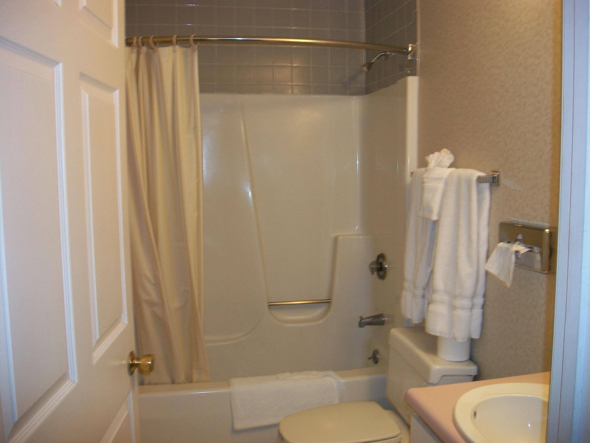 Regency Inn & Suites West Springfield Bagian luar foto