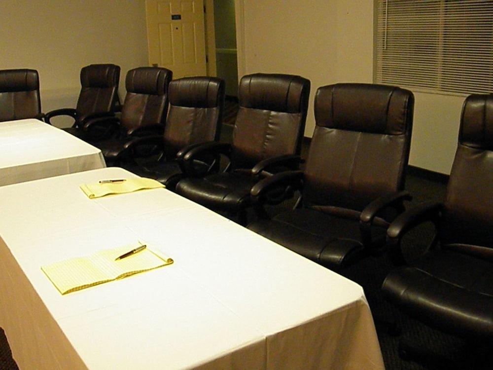 Regency Inn & Suites West Springfield Bagian luar foto