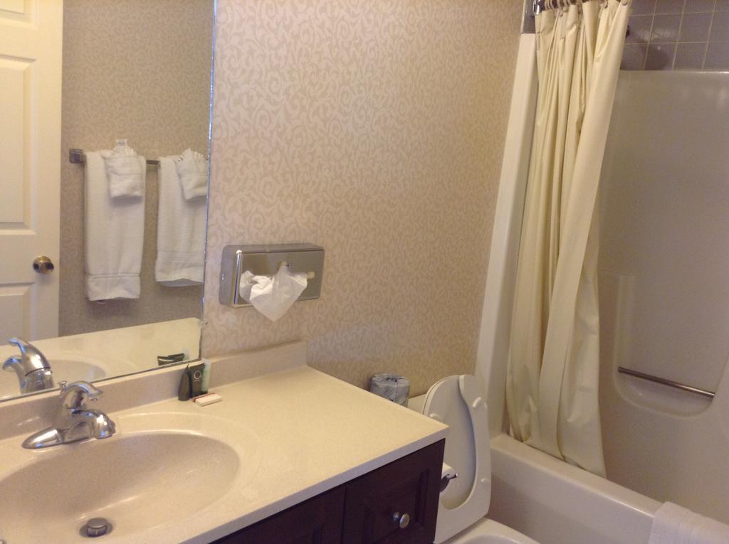 Regency Inn & Suites West Springfield Bagian luar foto