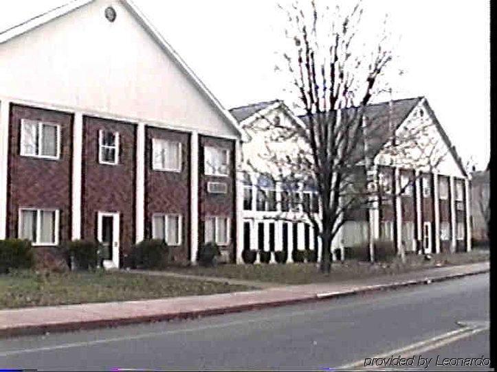 Regency Inn & Suites West Springfield Bagian luar foto