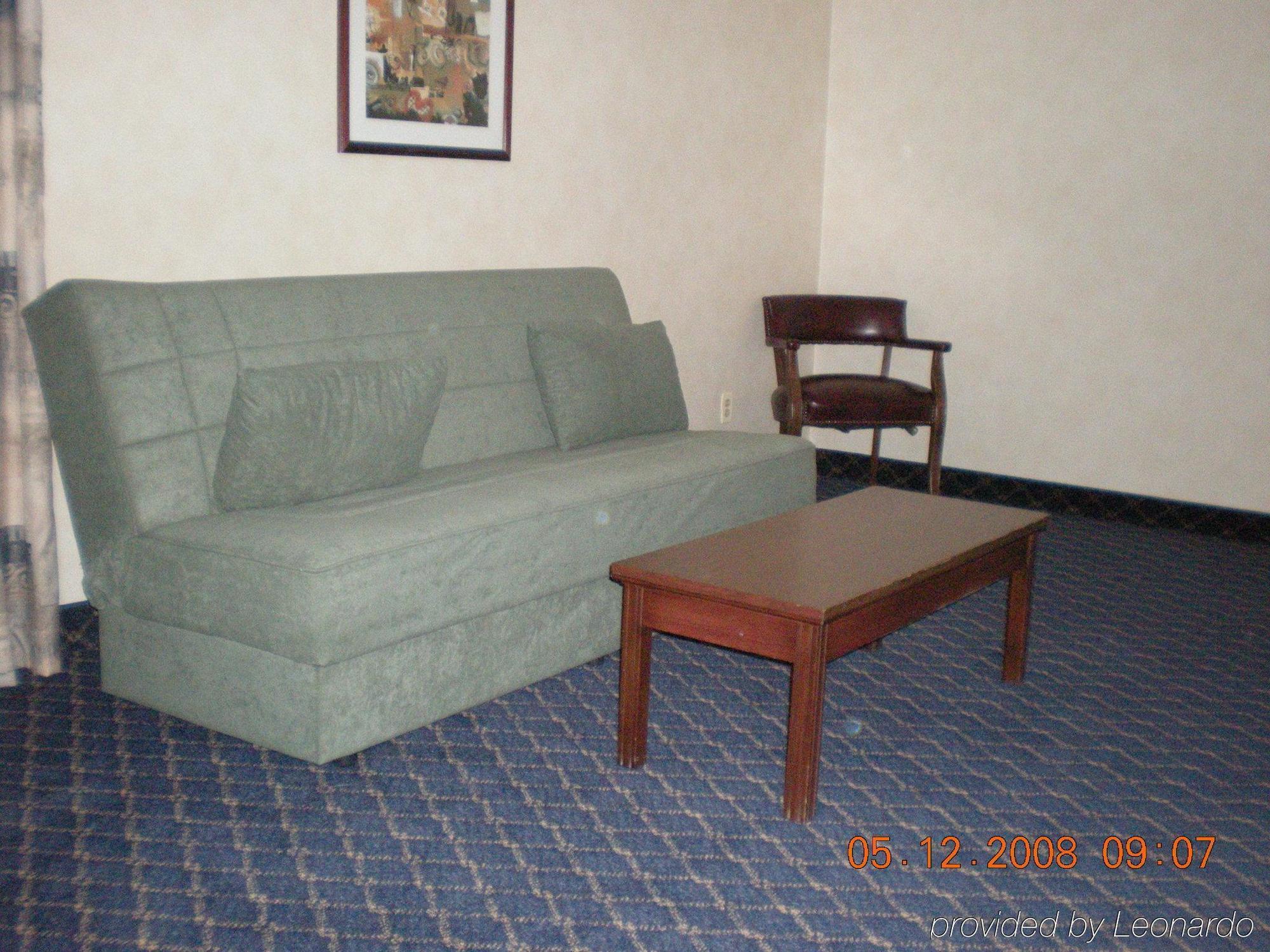 Regency Inn & Suites West Springfield Ruang foto