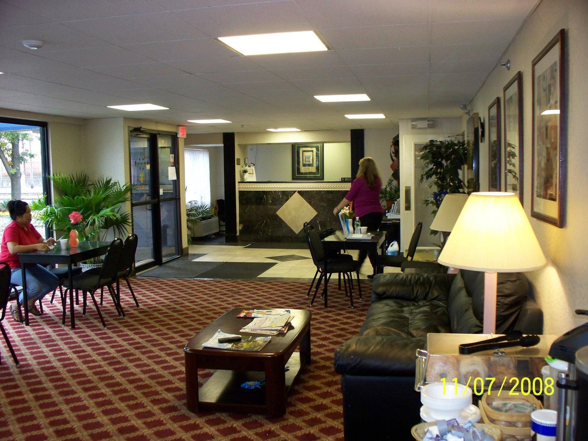 Regency Inn & Suites West Springfield Bagian luar foto