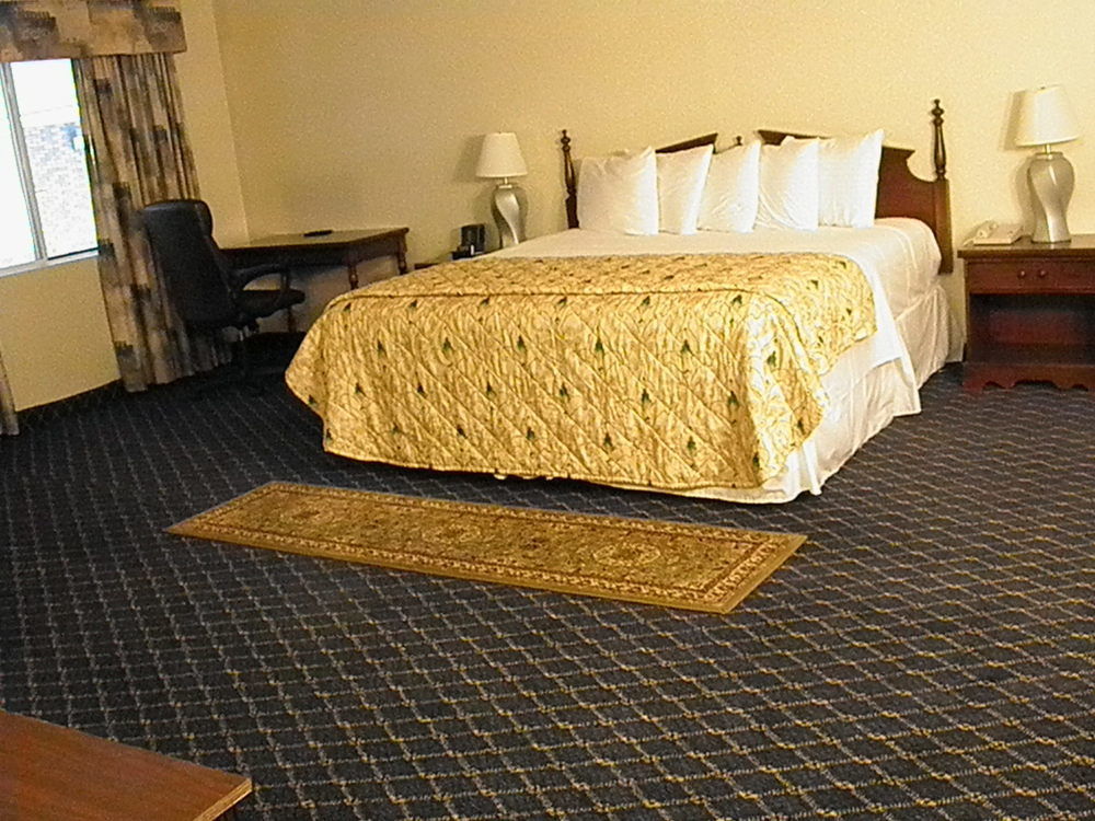 Regency Inn & Suites West Springfield Bagian luar foto