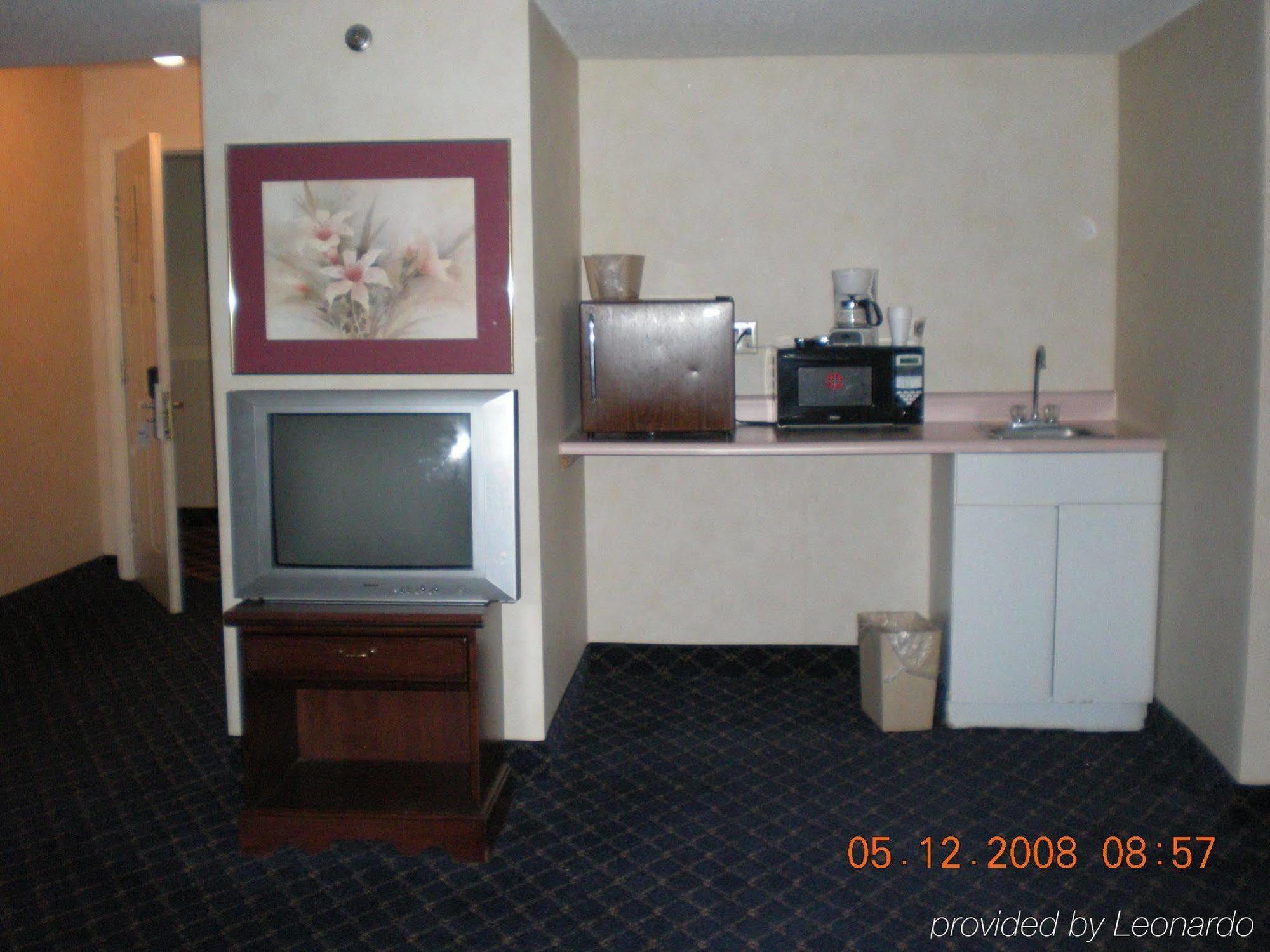 Regency Inn & Suites West Springfield Ruang foto