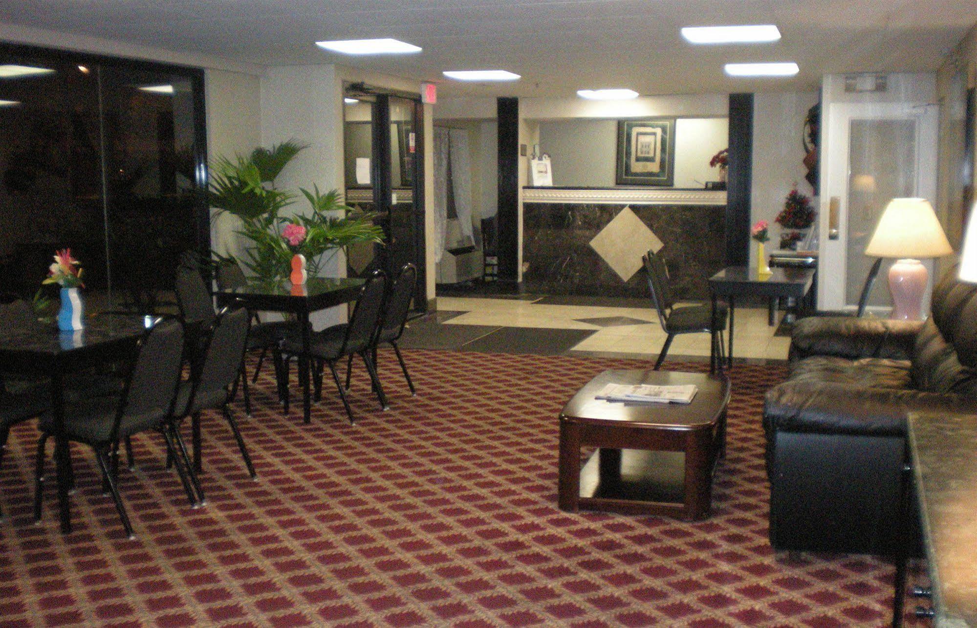 Regency Inn & Suites West Springfield Bagian luar foto