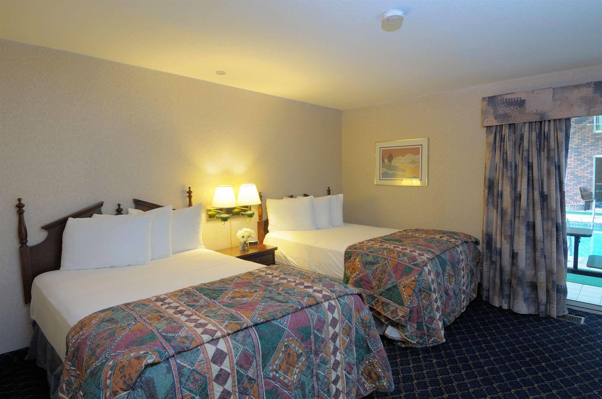 Regency Inn & Suites West Springfield Bagian luar foto