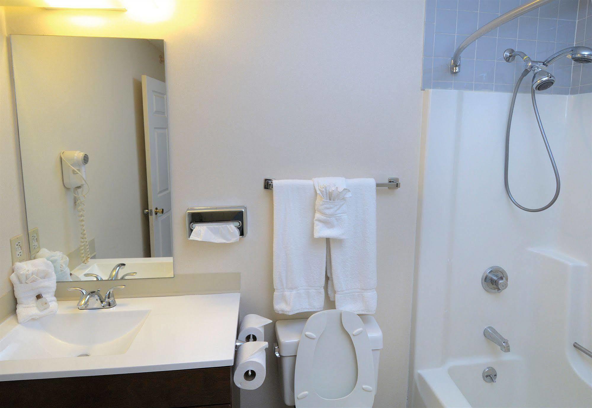 Regency Inn & Suites West Springfield Bagian luar foto