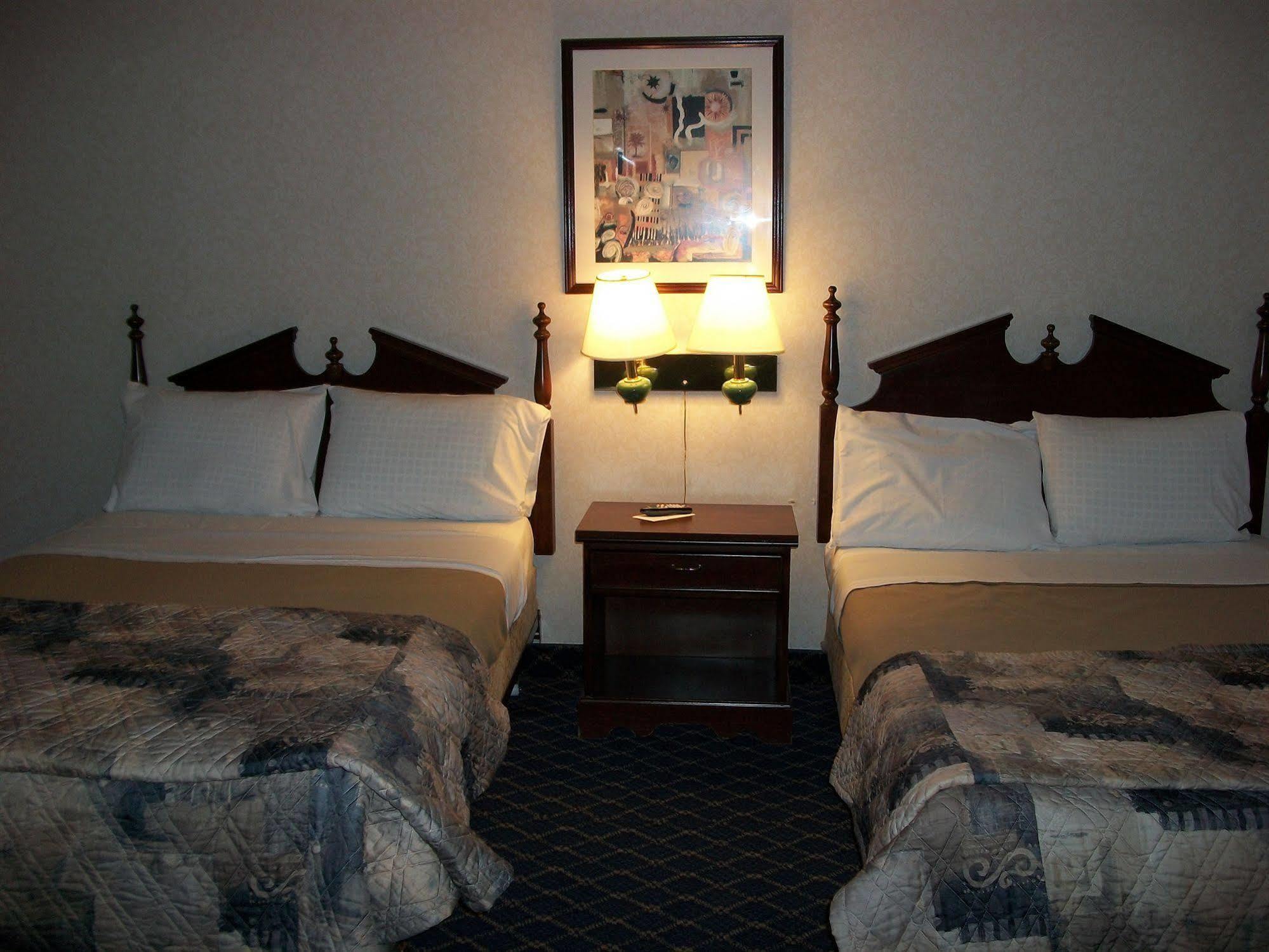 Regency Inn & Suites West Springfield Bagian luar foto