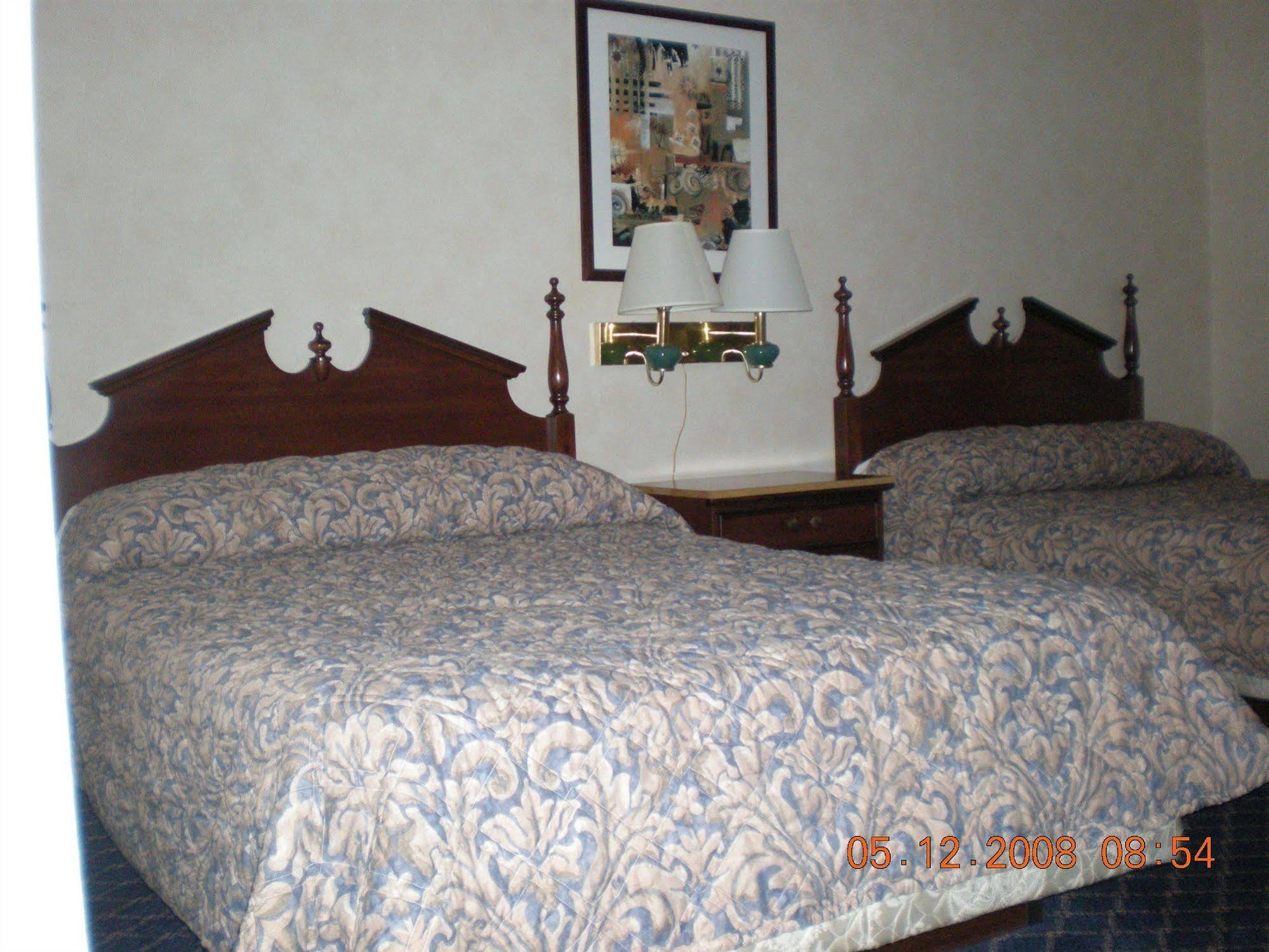 Regency Inn & Suites West Springfield Ruang foto