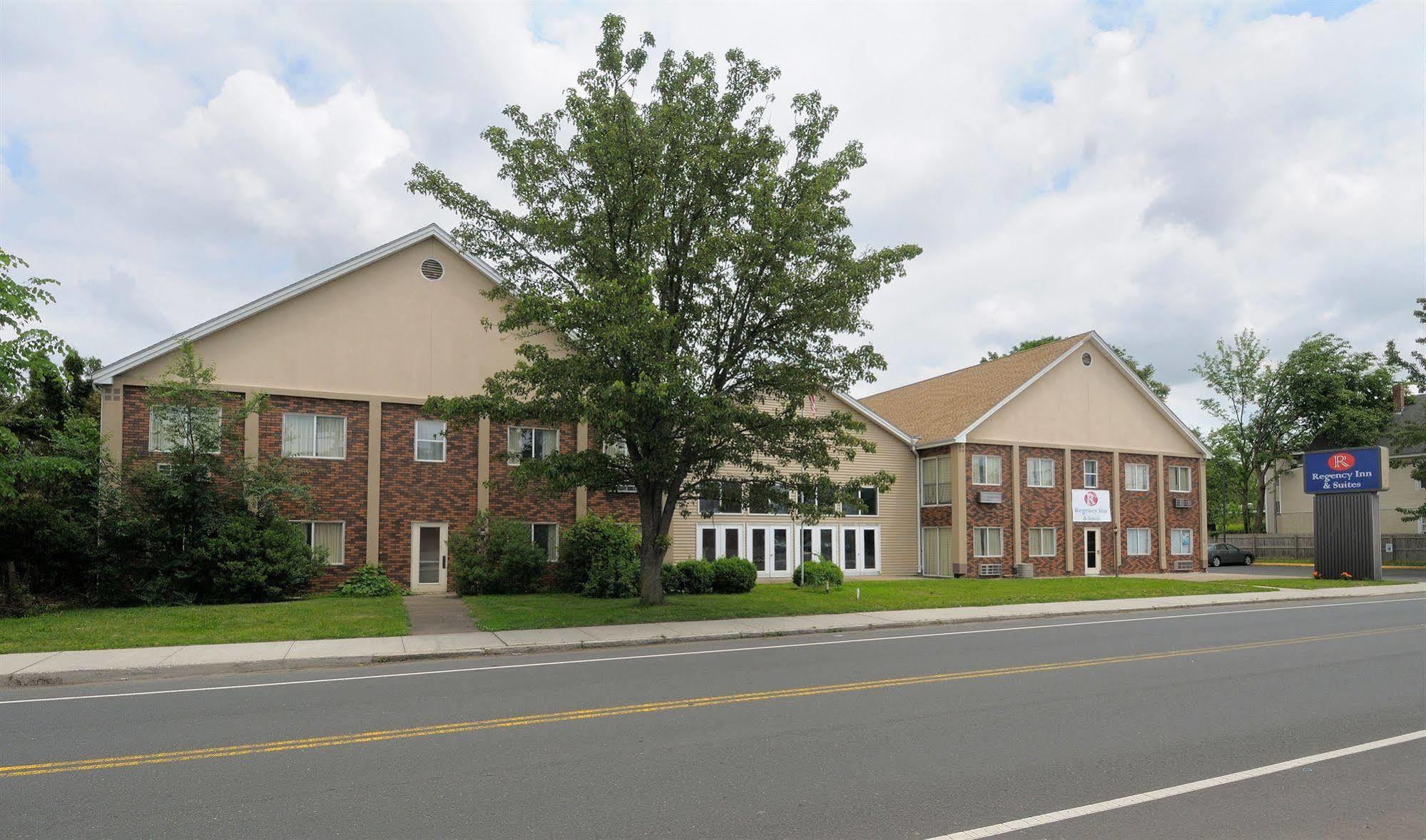 Regency Inn & Suites West Springfield Bagian luar foto