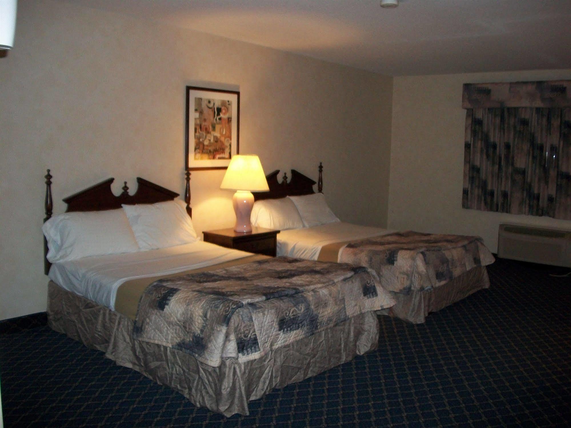 Regency Inn & Suites West Springfield Bagian luar foto